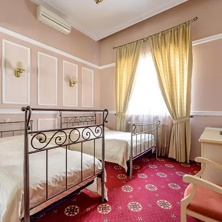 Gostiniy Dvor 4*