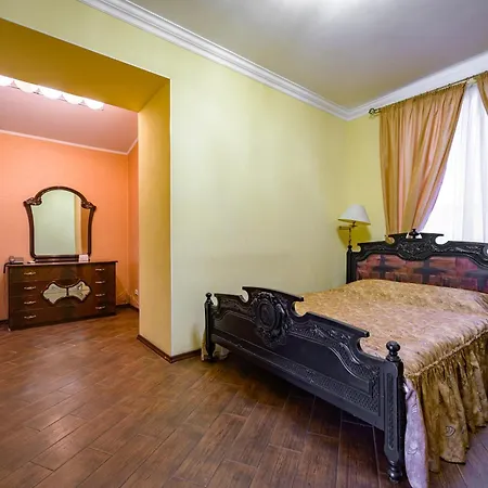 Gostiniy Dvor 4*