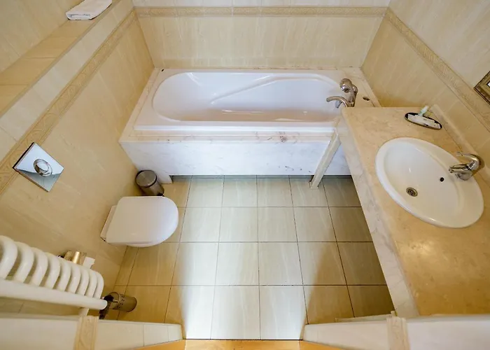 فندق Gostiniy Dvor 4*